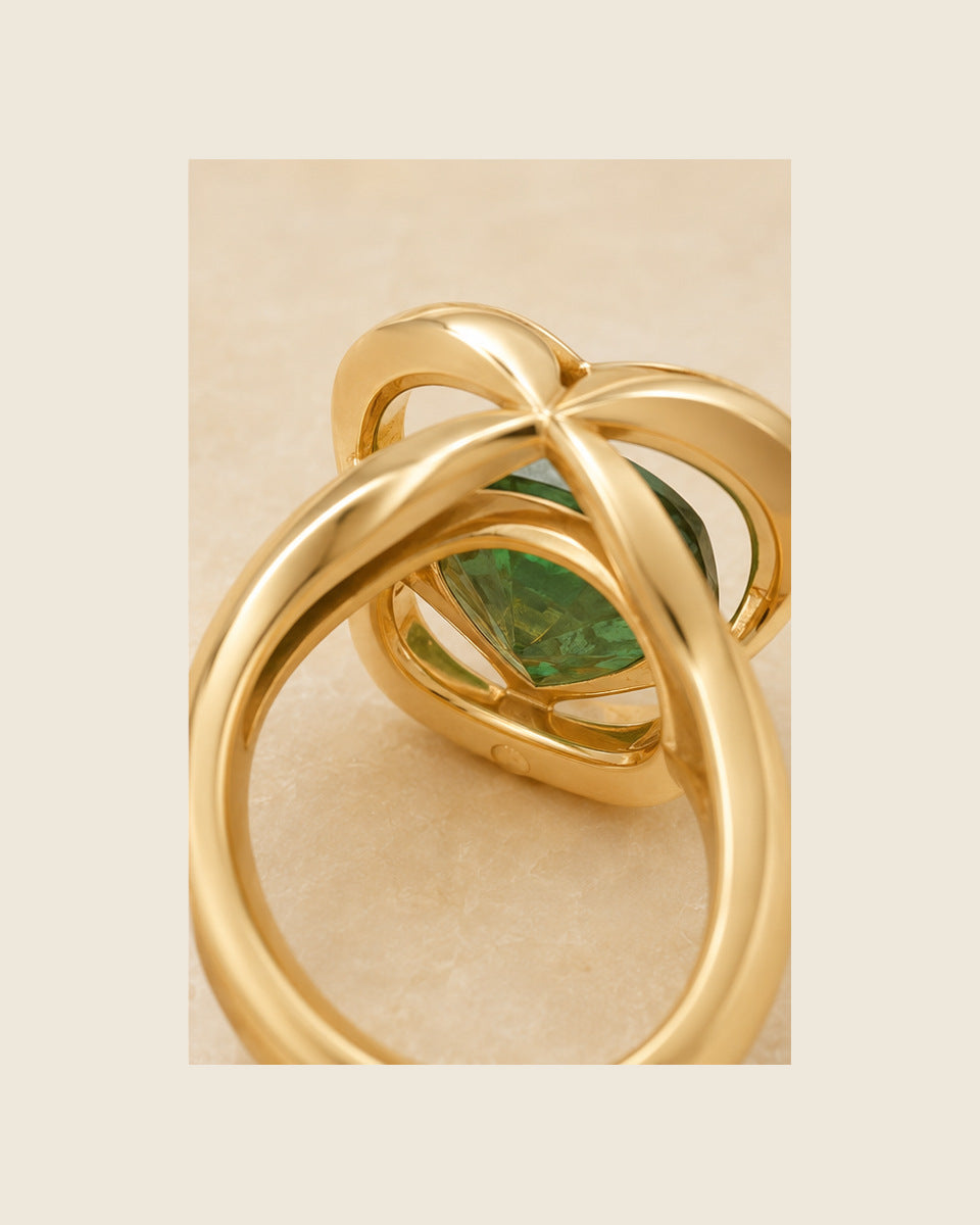 Aurea Forma Petal Ring — Emerald — construction detail