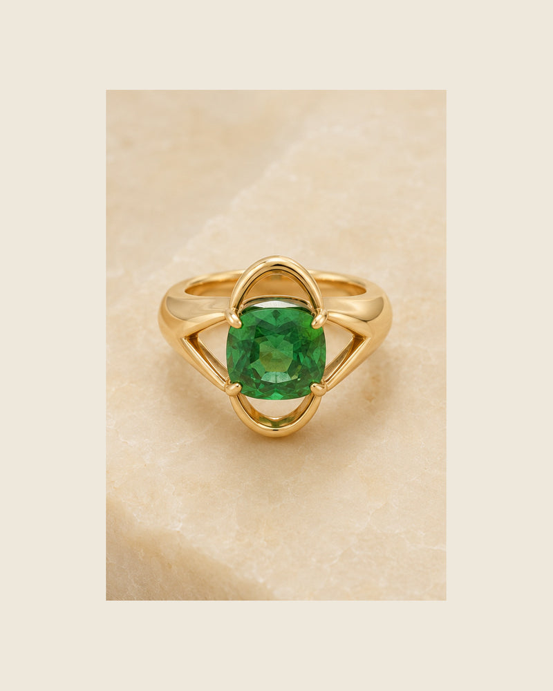 Aurea Forma Petal Ring — Emerald — product portrait