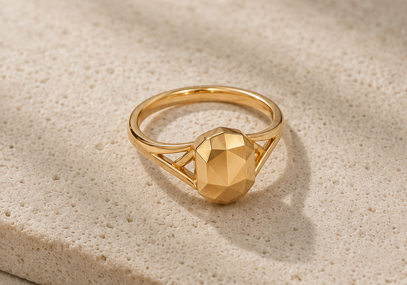 Crowncut Intimate solid gold ring hero