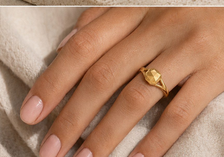 Crowncut Intimate solid gold ring worn on a woman's hand